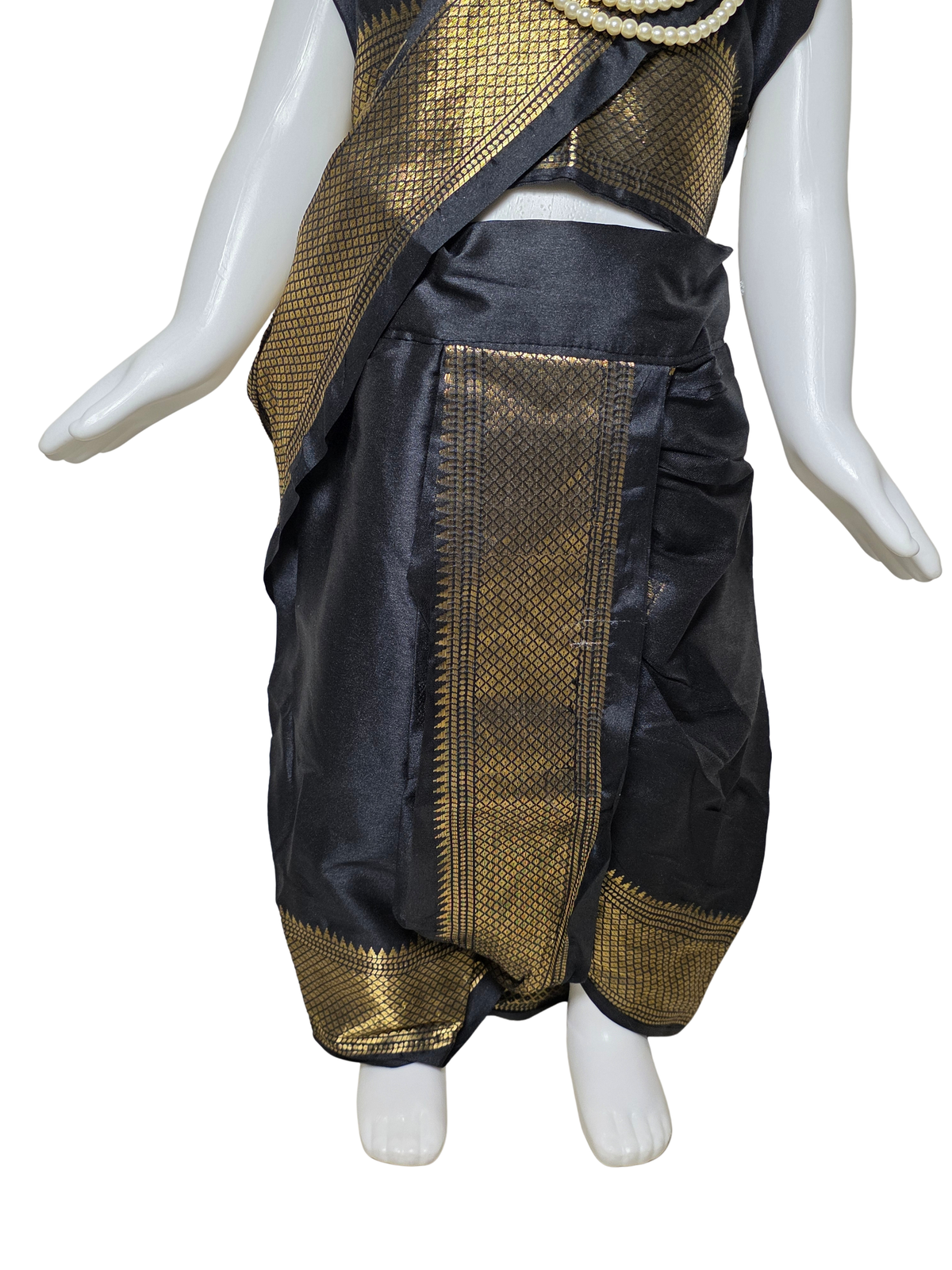 Black & Gold Zari Border Nauvari Saree